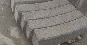 金华芝麻白弧形路牙石