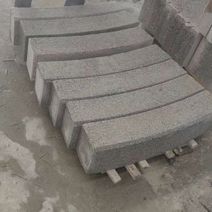 金华芝麻白弧形路牙石