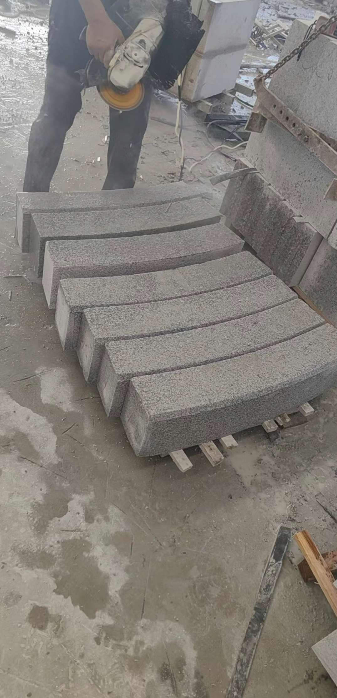 金华芝麻白弧形路牙石