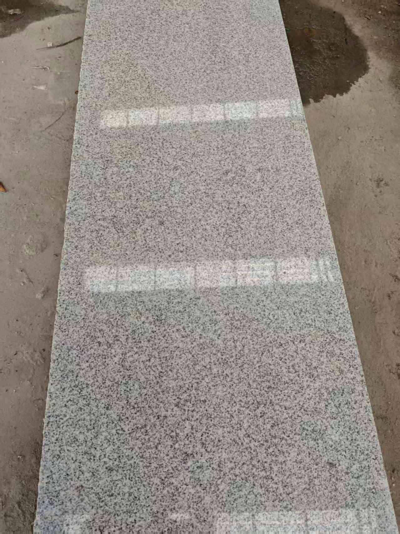 金华芝麻白光面毛板